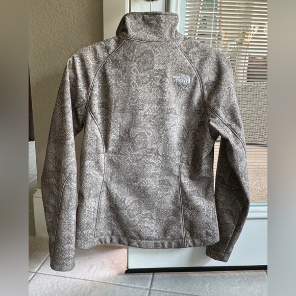 *NEW* - NORTH FACE "WOMEN'S' NEVER STOP EXPLORING JACKET (SMALL) - Picture 3 of 13